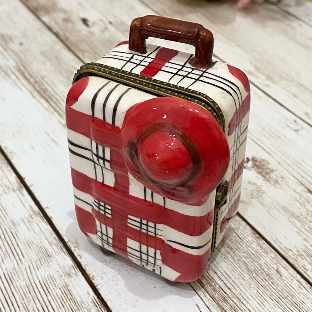 Magnifique Fine Porcelain Voyageur Luggage Trinket